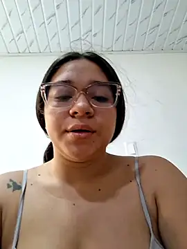 Snapshot of -VICKKY chatting on 06/20/26, 01:49 -VICKKY online show from 06/20/26, 01:49