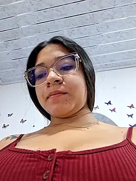 Snapshot of -VICKKY chatting on 06/23/26, 02:04 -VICKKY online show from 06/23/26, 02:04
