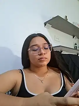 Snapshot of -VICKKY chatting on 06/11/26, 07:22 -VICKKY online show from 06/11/26, 07:22