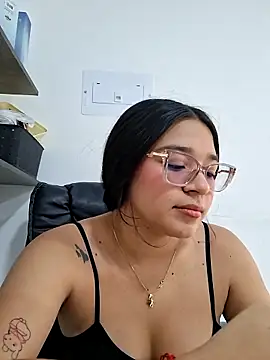 -VICKKY online show from 02/18/26, 07:21