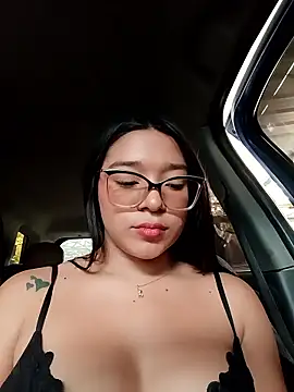 -VICKKY online show from 11/28/25, 03:56