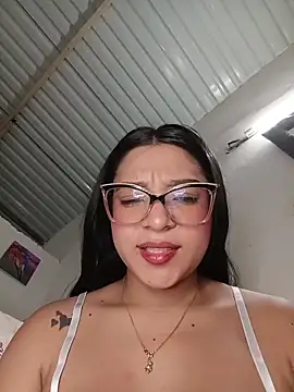 -VICKKY online show from 10/30/25, 02:32