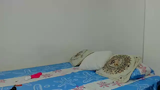 sofiaparker8 online show from 09/08/25, 07:57