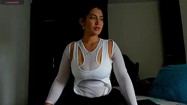 sofiaparker8 online show from 04/13/26, 07:40