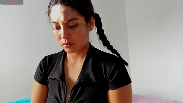 sofiaparker8 online show from 10/27/25, 09:27