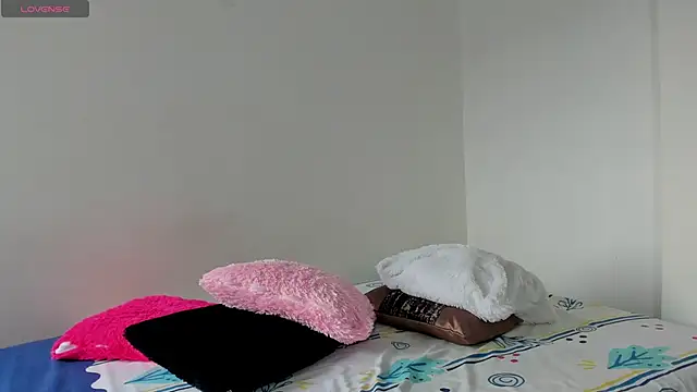 sofiaparker8 online show from 11/12/25, 07:29