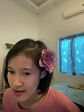 Snapshot of thithi8369 chatting on 12/17/24, 07:28 thithi8369 online show from 12/17/24, 07:28