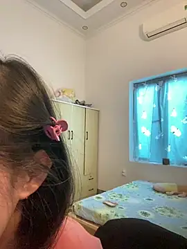 Snapshot of thithi8369 chatting on 12/17/24, 04:23 thithi8369 online show from 12/17/24, 04:23