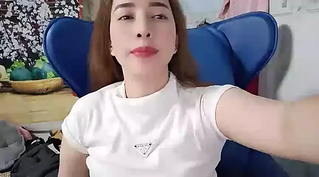 Snapshot of Cherry_6969 chatting on 03/15/25, 04:10 Cherry 6969 online show from 03/15/25, 04:10