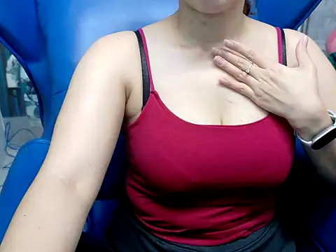 Snapshot of Cherry_6969 chatting on 10/17/25, 01:31 Cherry 6969 online show from 10/17/25, 01:31