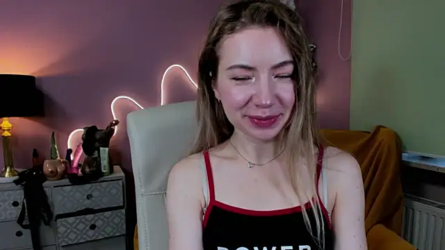 Mia Tasty online show from 10/16/25, 06:32
