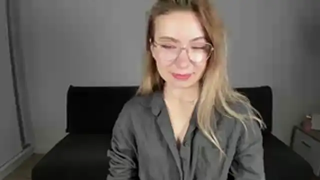 Mia Tasty online show from 12/21/25, 02:30