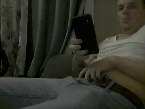 Snapshot of Rollinhard6969 chatting on 12/28/24, 08:05 Rollinhard6969 online show from 12/28/24, 08:05