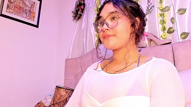 Snapshot of Chanelle_ chatting on 11/14/25, 02:32 Chanelle online show from 11/14/25, 02:32