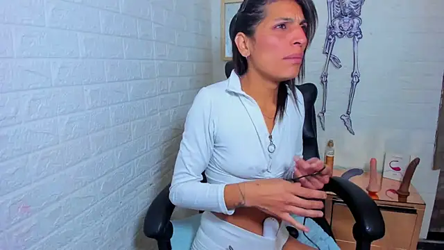 ImCrazzy online show from 10/27/25, 01:23