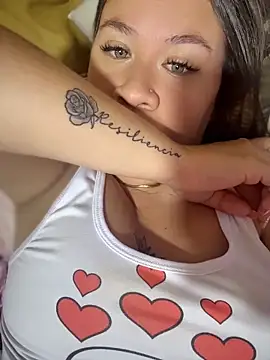 Snapshot of Emiily_lee chatting on 05/31/26, 02:01 Emiily lee online show from 05/31/26, 02:01