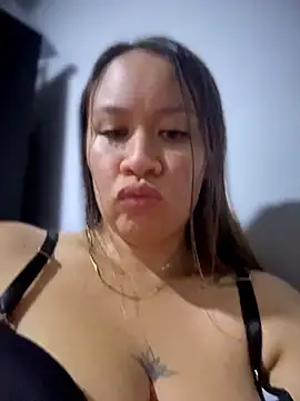 Snapshot of Emiily_lee chatting on 05/16/26, 03:05 Emiily lee online show from 05/16/26, 03:05