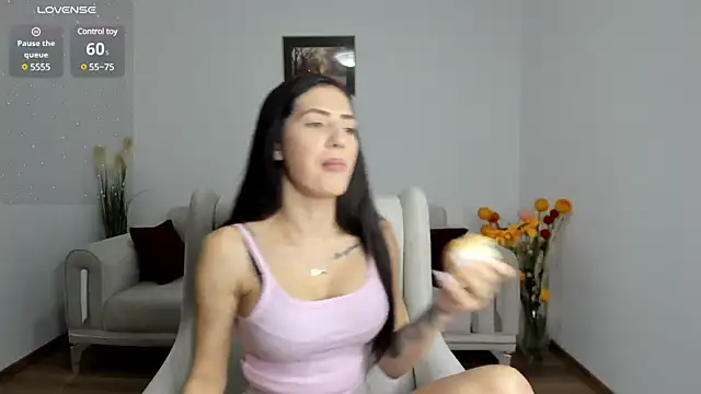 Snapshot of Emmapmg chatting on 01/26/25, 02:30 Emmapmg online show from 01/26/25, 02:30
