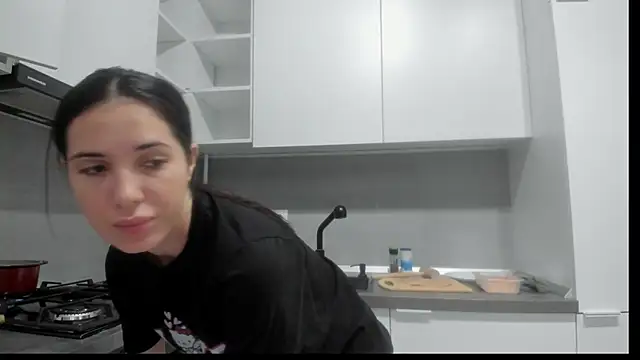 Snapshot of Emmapmg chatting on 12/18/25, 04:44 Emmapmg online show from 12/18/25, 04:44
