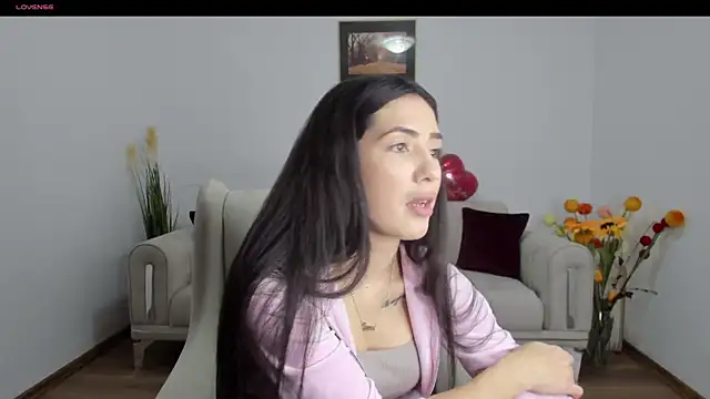 Snapshot of Emmapmg chatting on 03/04/25, 12:33 Emmapmg online show from 03/04/25, 12:33