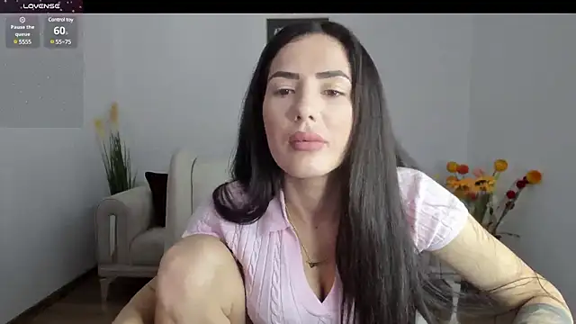 Snapshot of Emmapmg chatting on 03/10/25, 01:10 Emmapmg online show from 03/10/25, 01:10