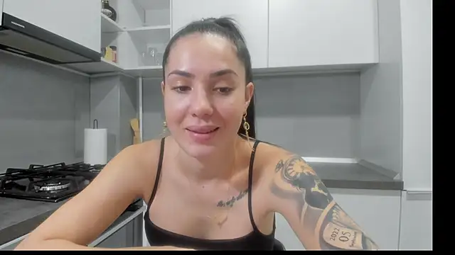 Snapshot of Emmapmg chatting on 02/01/26, 02:26 Emmapmg online show from 02/01/26, 02:26