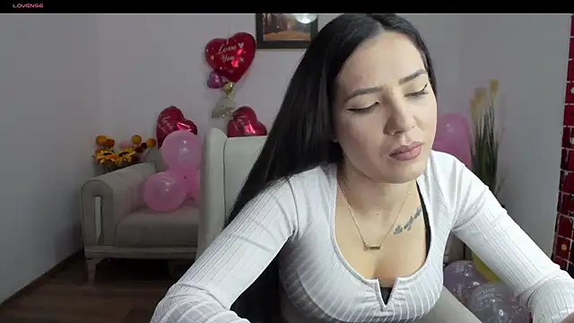 Snapshot of Emmapmg chatting on 02/10/25, 01:01 Emmapmg online show from 02/10/25, 01:01