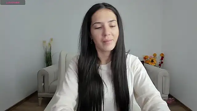 Snapshot of Emmapmg chatting on 12/17/24, 10:23 Emmapmg online show from 12/17/24, 10:23