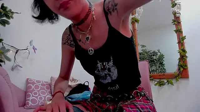 BonnieCute  online show from 04/05/26, 12:06