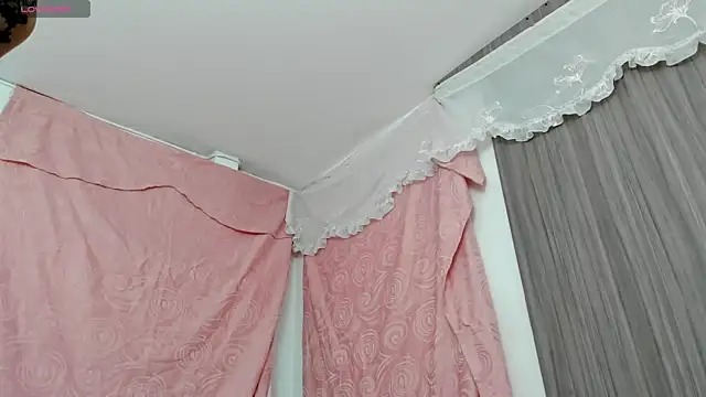Snapshot of BonnieCute_ chatting on 09/21/25, 11:43 BonnieCute online show from 09/21/25, 11:43