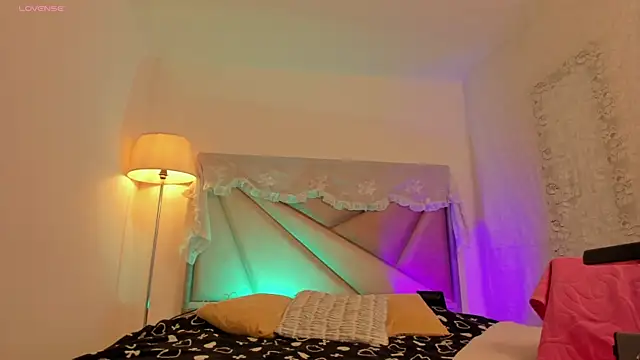Snapshot of BonnieCute_ chatting on 06/28/26, 02:07 BonnieCute online show from 06/28/26, 02:07