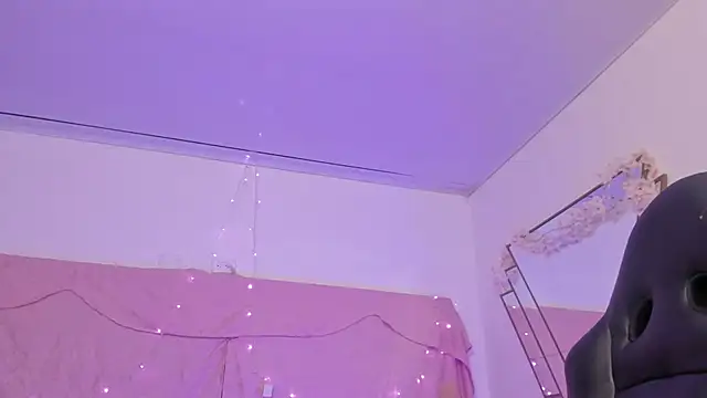 Snapshot of BonnieCute_ chatting on 02/21/25, 11:44 BonnieCute online show from 02/21/25, 11:44