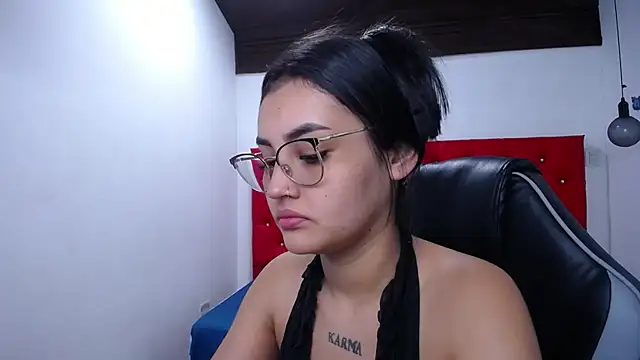 Snapshot of antonella_sweetlittle chatting on 12/19/25, 09:44 antonella sweetlittle online show from 12/19/25, 09:44