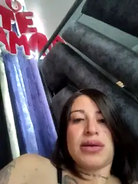 Snapshot of Alona_Evans chatting on 09/30/25, 03:18 Alona Evans online show from 09/30/25, 03:18