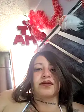 Snapshot of Alona_Evans chatting on 12/18/25, 04:22 Alona Evans online show from 12/18/25, 04:22