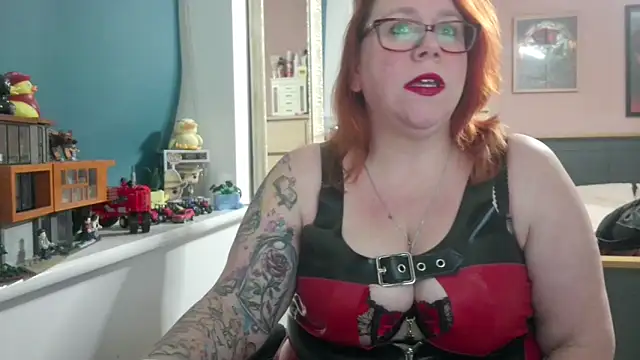 NikiDeeOfficial online show from 02/11/26, 09:47