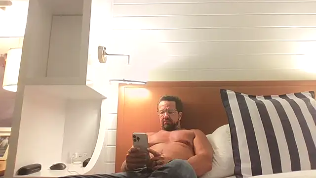 sluttydylan online show from 10/04/25, 12:07