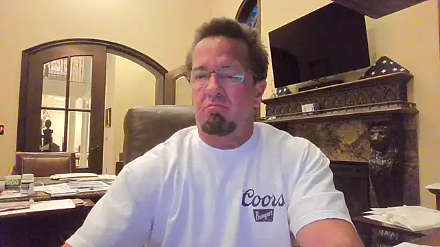 Snapshot of sluttydylan chatting on 05/08/26, 02:48 sluttydylan online show from 05/08/26, 02:48
