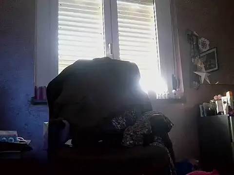 Snapshot of LadyVenere chatting on 10/12/25, 03:35 LadyVenere online show from 10/12/25, 03:35