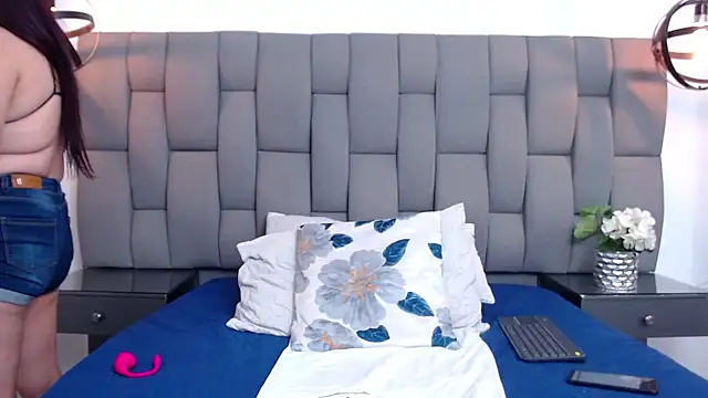 Snapshot of KattaGoez chatting on 03/10/25, 11:45 KattaGoez online show from 03/10/25, 11:45