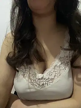 farah-36 online show from 05/15/26, 12:52