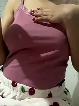 Snapshot of farah-36 chatting on 10/18/25, 12:01 farah-36 online show from 10/18/25, 12:01