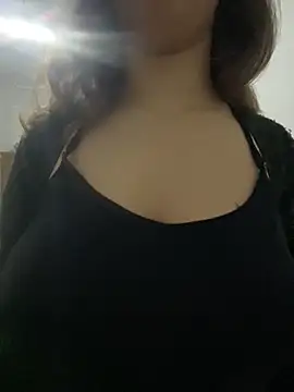 Snapshot of farah-36 chatting on 12/27/24, 02:47 farah-36 online show from 12/27/24, 02:47