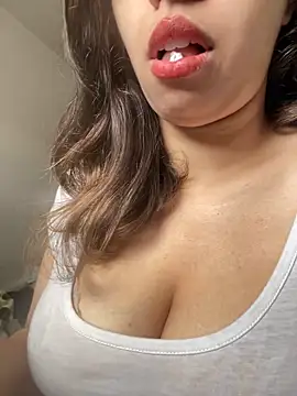 Snapshot of farah-36 chatting on 12/20/24, 03:31 farah-36 online show from 12/20/24, 03:31