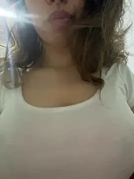 Snapshot of farah-36 chatting on 12/25/24, 01:10 farah-36 online show from 12/25/24, 01:10