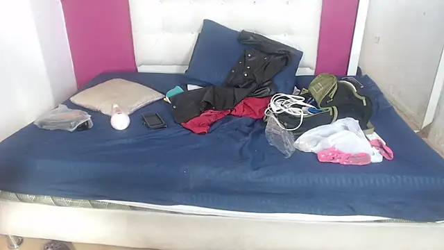 nextdoor fantasy1 online show from 12/04/25, 03:27