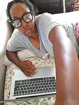Snapshot of madamsensuale chatting on 06/22/26, 07:55 madamsensuale online show from 06/22/26, 07:55