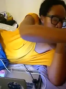 Snapshot of madamsensuale chatting on 11/02/25, 01:21 madamsensuale online show from 11/02/25, 01:21