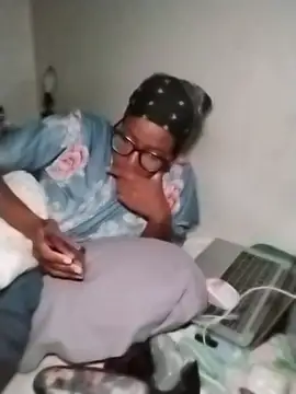 Snapshot of madamsensuale chatting on 12/15/25, 04:29 madamsensuale online show from 12/15/25, 04:29