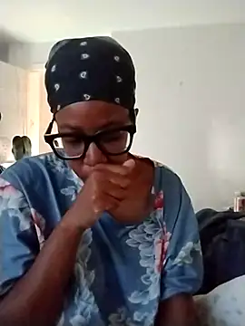 Snapshot of madamsensuale chatting on 12/16/25, 01:48 madamsensuale online show from 12/16/25, 01:48